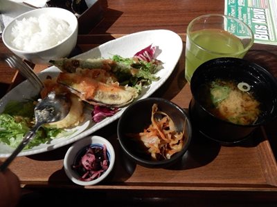 کافه لیمون Iyemon Salon Cafe