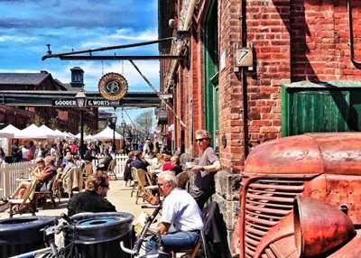 تورنتو-کافه-Balzac-s-Distillery-District-Cafe-199114