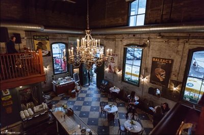 کافه Balzac's Distillery District Cafe