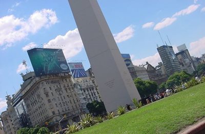 بوینس-آیرس-ستون-هرمی-شکل-سنگی-بوینس-آیرس-Obelisco-de-Buenos-Aires-200953
