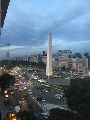 بوینس-آیرس-ستون-هرمی-شکل-سنگی-بوینس-آیرس-Obelisco-de-Buenos-Aires-200961