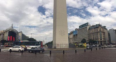 بوینس-آیرس-ستون-هرمی-شکل-سنگی-بوینس-آیرس-Obelisco-de-Buenos-Aires-200959
