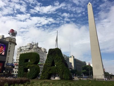بوینس-آیرس-ستون-هرمی-شکل-سنگی-بوینس-آیرس-Obelisco-de-Buenos-Aires-200964