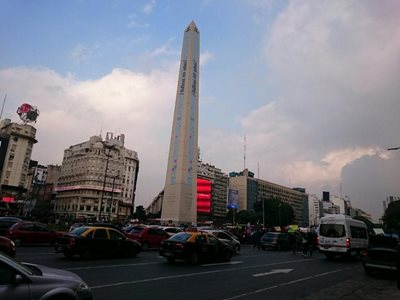بوینس-آیرس-ستون-هرمی-شکل-سنگی-بوینس-آیرس-Obelisco-de-Buenos-Aires-200963