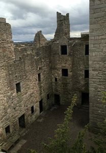 ادینبورگ-قلعه-کریگ-میلر-Craigmillar-Castle-201857