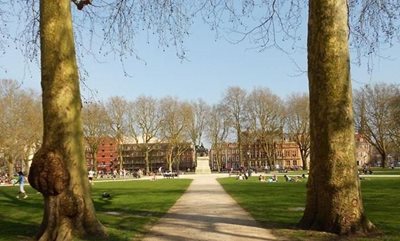 بریستول-میدان-ملکه-Queen-Square-202180