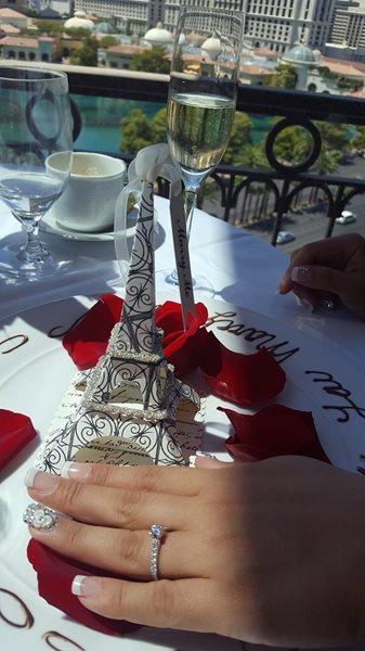 رستوران برج ایفل Eiffel Tower Restaurant