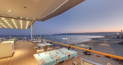 وارنا-رستوران-The-Sea-Terrace-Restaurant-212765
