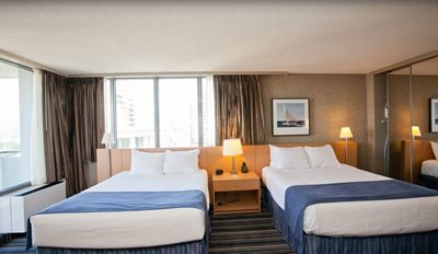 ونکوور-هتل-افق-آبی-Blue-Horizon-Hotel-214210