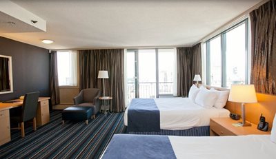 ونکوور-هتل-افق-آبی-Blue-Horizon-Hotel-214214