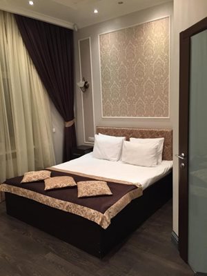 هتل لنینگارد Leningrad Hotel