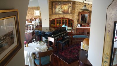 کرت-رستوران-میگومیس-پیانو-Migomis-Piano-Restaurant-248796