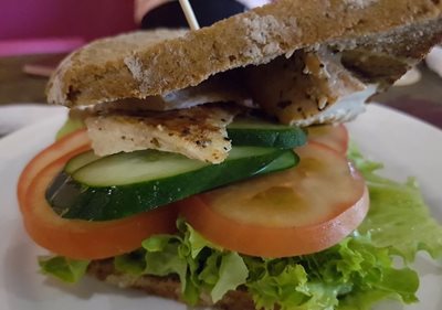 لنکاوی-رستوران-گوجه-قرمز-Red-Tomato-Restaurant-252765
