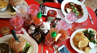 شیکاگو-رستوران-The-Chicago-Diner-254341