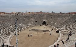 سالن آمفی تئاتر باستانی ورونا Arena di Verona