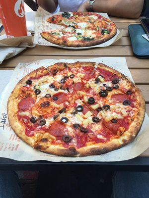 شیکاگو-فست-فود-Blaze-Pizza-256158