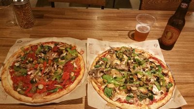 شیکاگو-فست-فود-Blaze-Pizza-256155