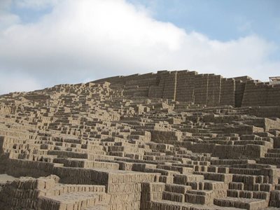 هوآکا پوکالانا Huaca Pucllana