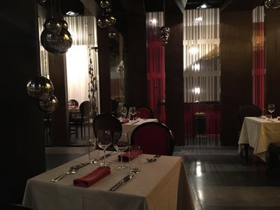 هوشی-مین-رستوران-ایکس-یو-Xu-Restaurant-Lounge-258663