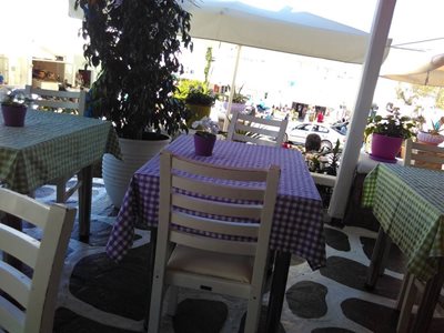 میکونوس-کافه-رستوران-Point-Cafe-259850
