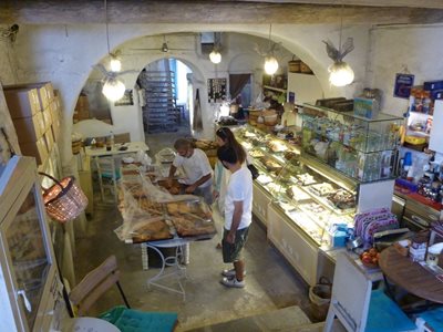 میکونوس-نان-فروشی-سنتی-Gioras-Wood-Medieval-Mykonian-Bakery-260754