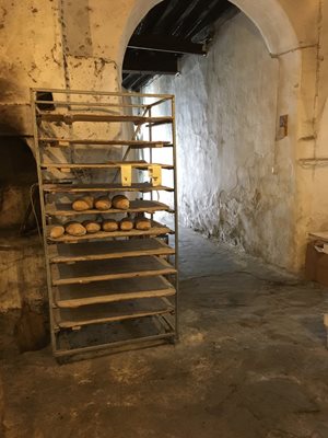 میکونوس-نان-فروشی-سنتی-Gioras-Wood-Medieval-Mykonian-Bakery-260755