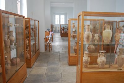 میکونوس-Archaeological-Museum-of-Mykonos-موزه-باستان-شناسی-میکونوس-261187