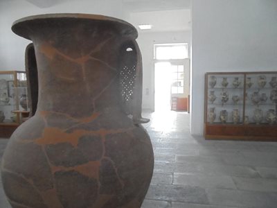 میکونوس-Archaeological-Museum-of-Mykonos-موزه-باستان-شناسی-میکونوس-261190