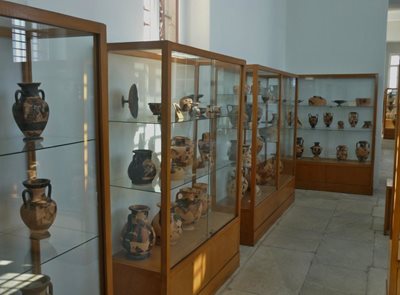 میکونوس-Archaeological-Museum-of-Mykonos-موزه-باستان-شناسی-میکونوس-261203