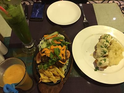 کاتماندو-رستوران-خانه-استیک-کاتماندو-Kathmandu-Steak-House-Restaurant-261782