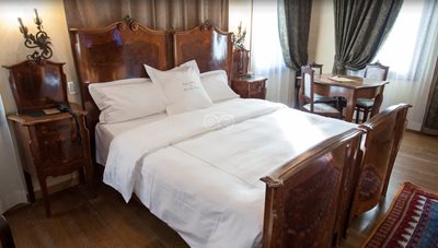 هتل فلورا Hotel Flora