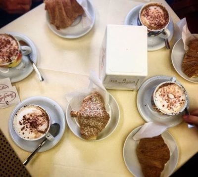 ونیز-کافه-رسا-سالوا-Rosa-Salva-Cafe-269550