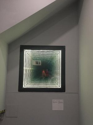 موزه توهمات Museum of Illusions