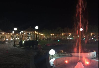 رستوران آشیانه ققنوس Qoqnoos Restaurant