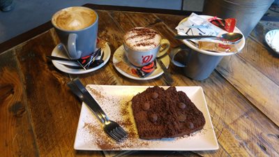 بارسلونا-کافه-Petit-Pot-Cafe-Bistro-274673