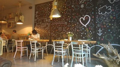بارسلونا-کافه-Petit-Pot-Cafe-Bistro-274666