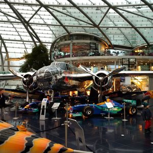 سالزبورگ-موزه-آشیانه-ردبول-Red-Bull-Hangar-7-279207