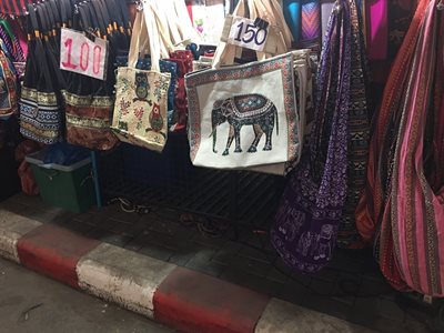 چیانگ-مای-بازار-محلی-نایت-Night-Bazaar-280315
