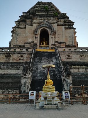 چیانگ-مای-معبد-Wat-Chedi-Luang-Varavihara-280649