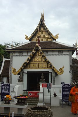 چیانگ-مای-معبد-Wat-Chedi-Luang-Varavihara-280662