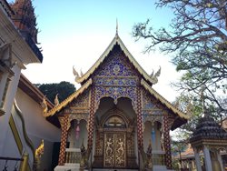 معبد وات پرا دویی خام Wat Phra That Doi Kham | Temple of the Golden Mountain
