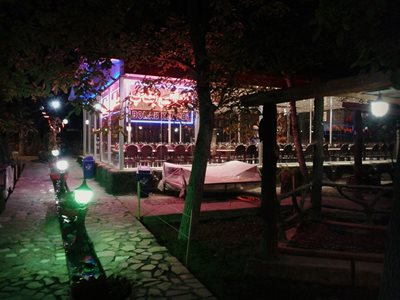 اسکو-رستوران-و-باغچه-سنتی-شاندیز-اسکو-287670