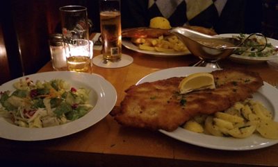 رستوران Gaststaette Bei Oma Kleinmann