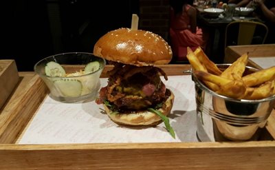 رباط-رستوران-Gotham-the-burger-city-رباط-301728