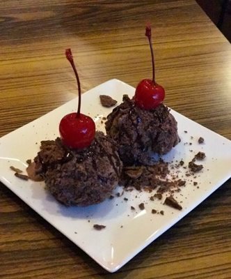 کافی شاپ کول کرنر کندی Cool Corner fried ice cream parlor.