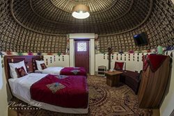 هتل پارسیان قلعه گنج (کپری)