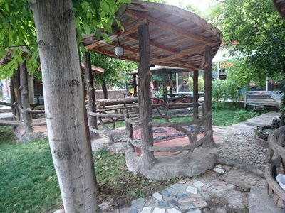 اسکو-رستوران-و-باغچه-سنتی-شاندیز-اسکو-308813