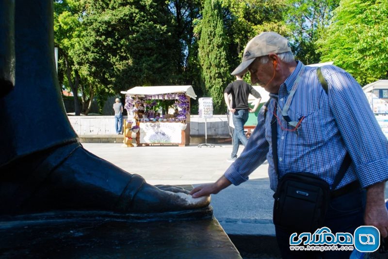 مجسمه گریگوری نین اسپلیت Gregory Of Nin Statue