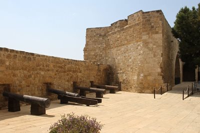 لارناکا-قلعه-لارناکا-Larnaka-Medieval-Castle-315364
