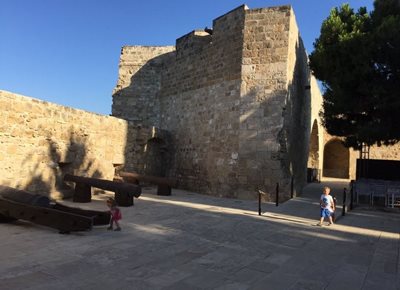 لارناکا-قلعه-لارناکا-Larnaka-Medieval-Castle-315362